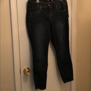 Torrid jeans sz 14 above ankle w zip sides